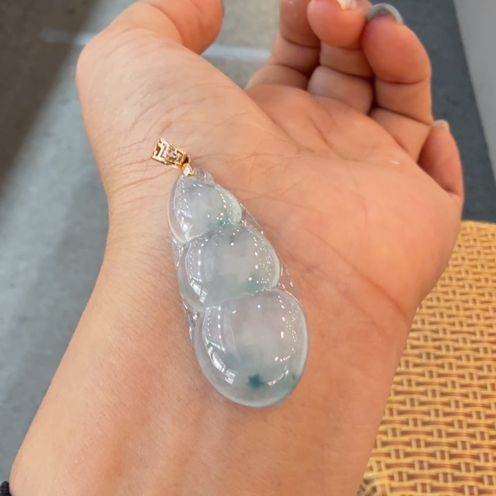 翡翠18K金镶嵌颈饰福豆