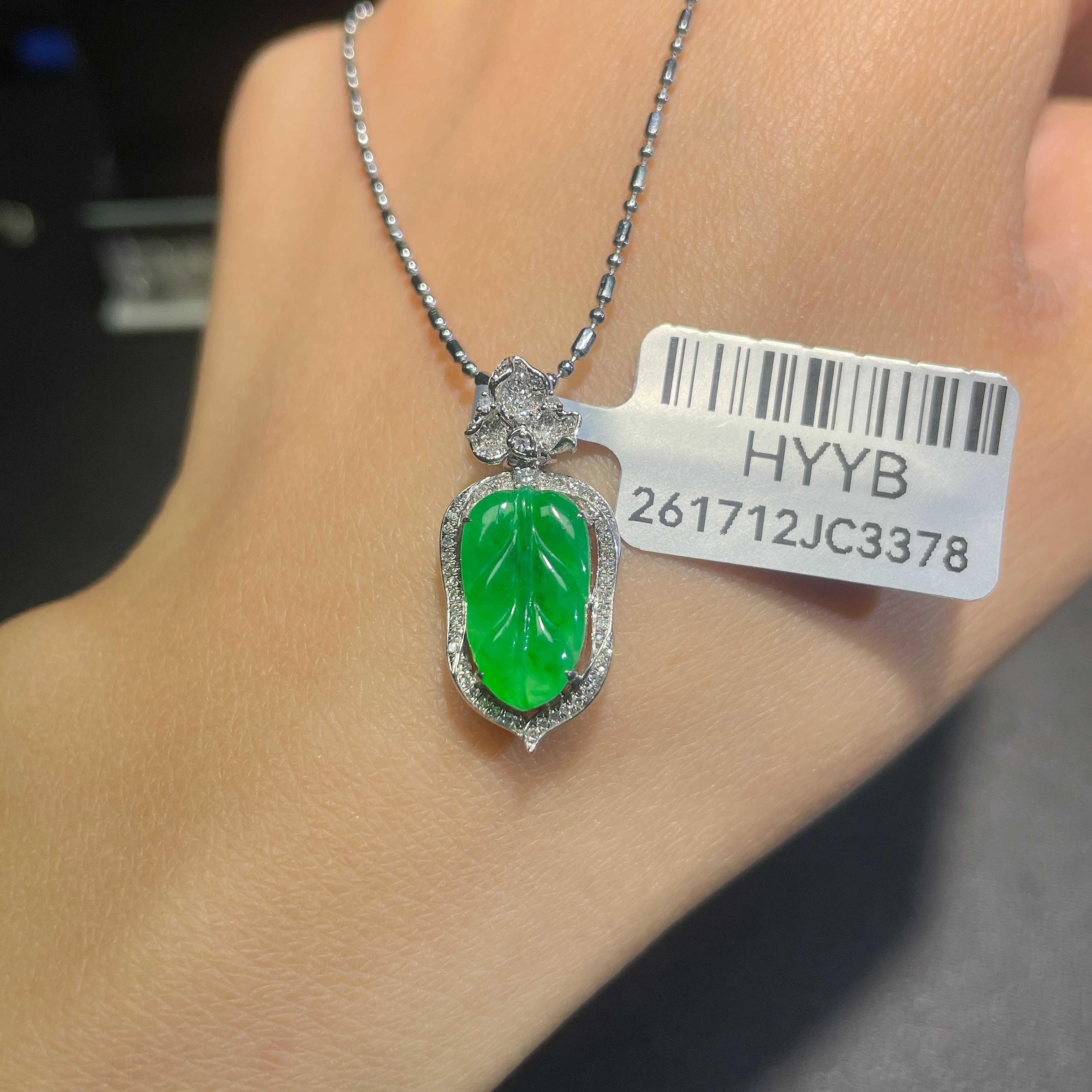 18k金镶嵌缅甸A货翡翠(不含链)