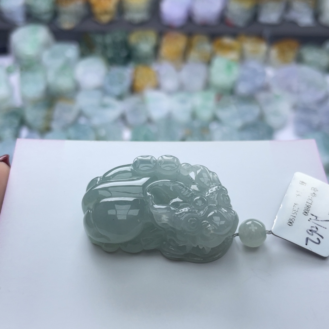 翡翠颈饰未镶嵌貔貅