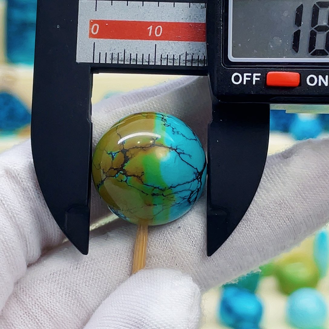 绿松石未镶嵌颈饰