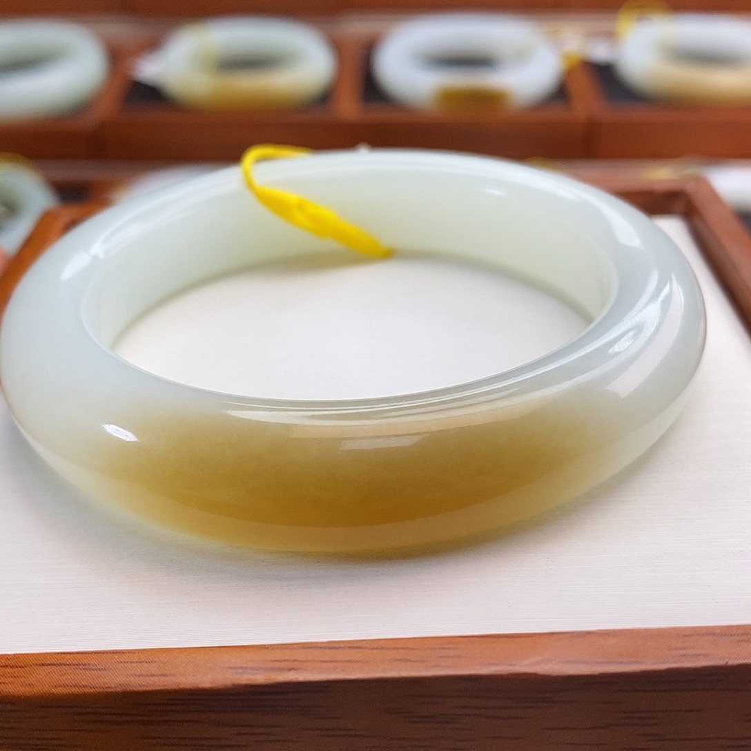 和田玉（糖玉）手镯未镶嵌