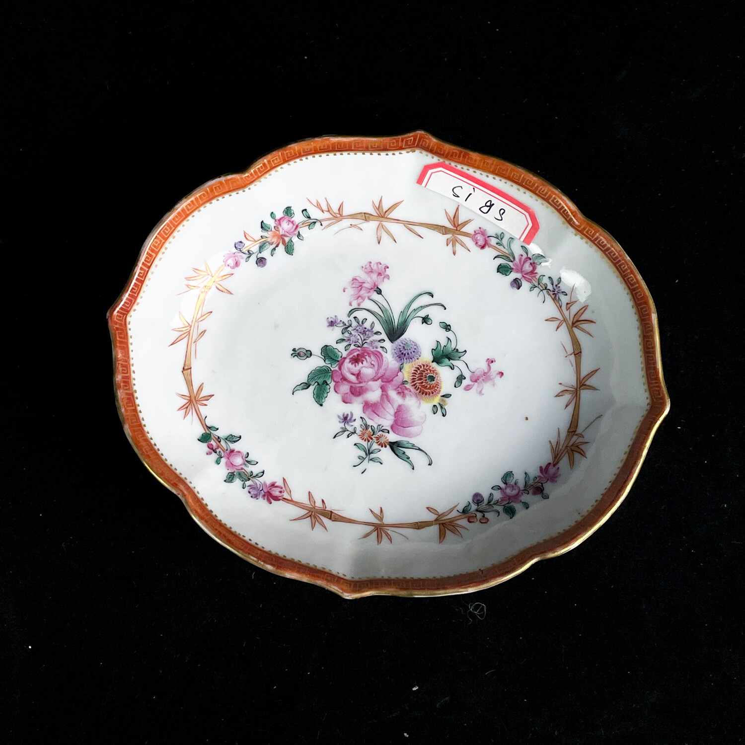 M25LX005888 - 清乾隆广彩花卉纹葵口盘