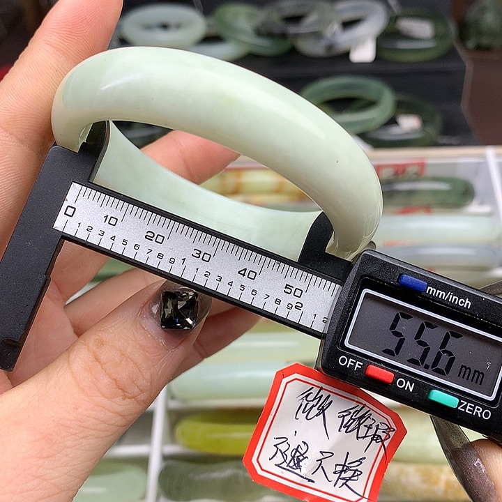 蛇纹石玉手镯未镶嵌705