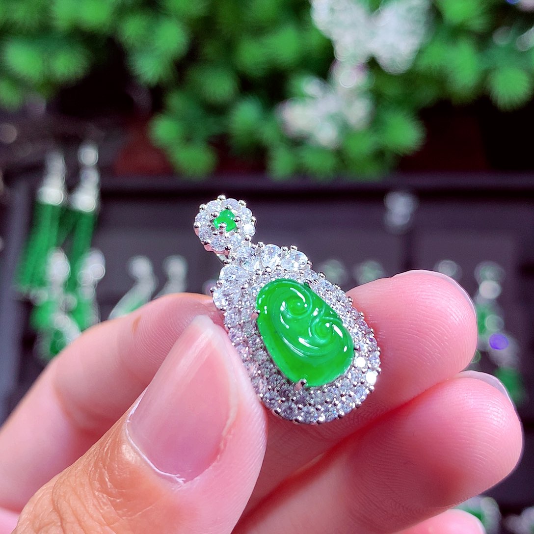 颈饰未镶嵌翡翠天然