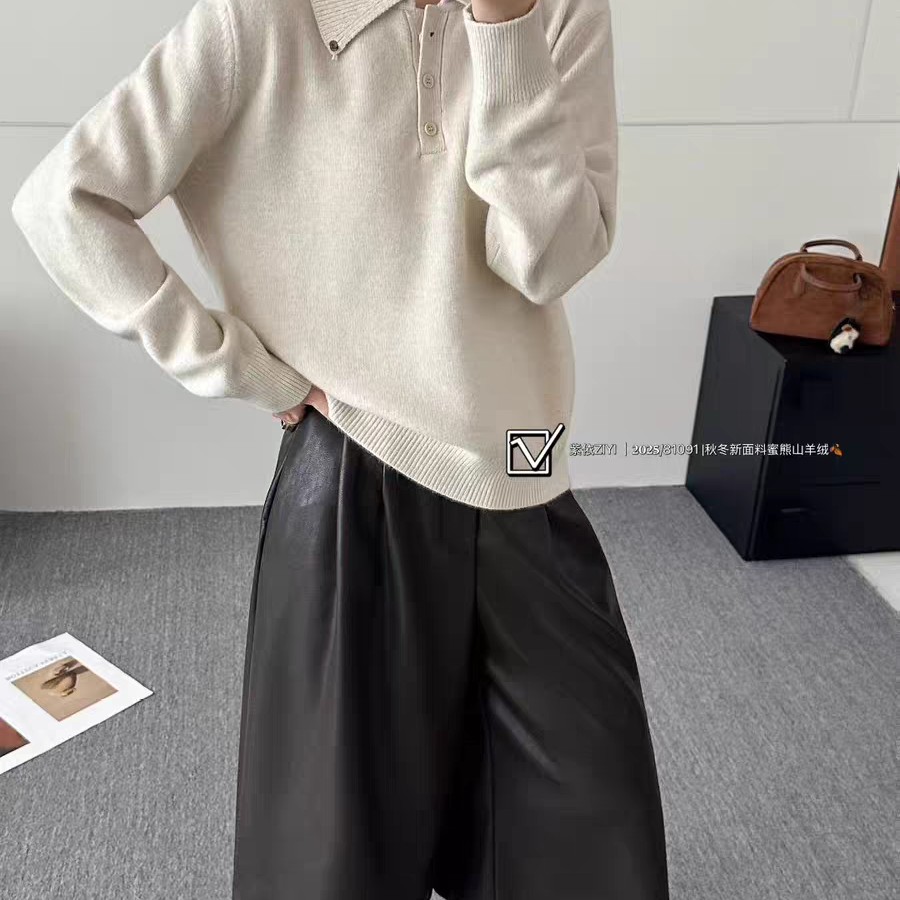 曼雪菲简约三扣领毛衣