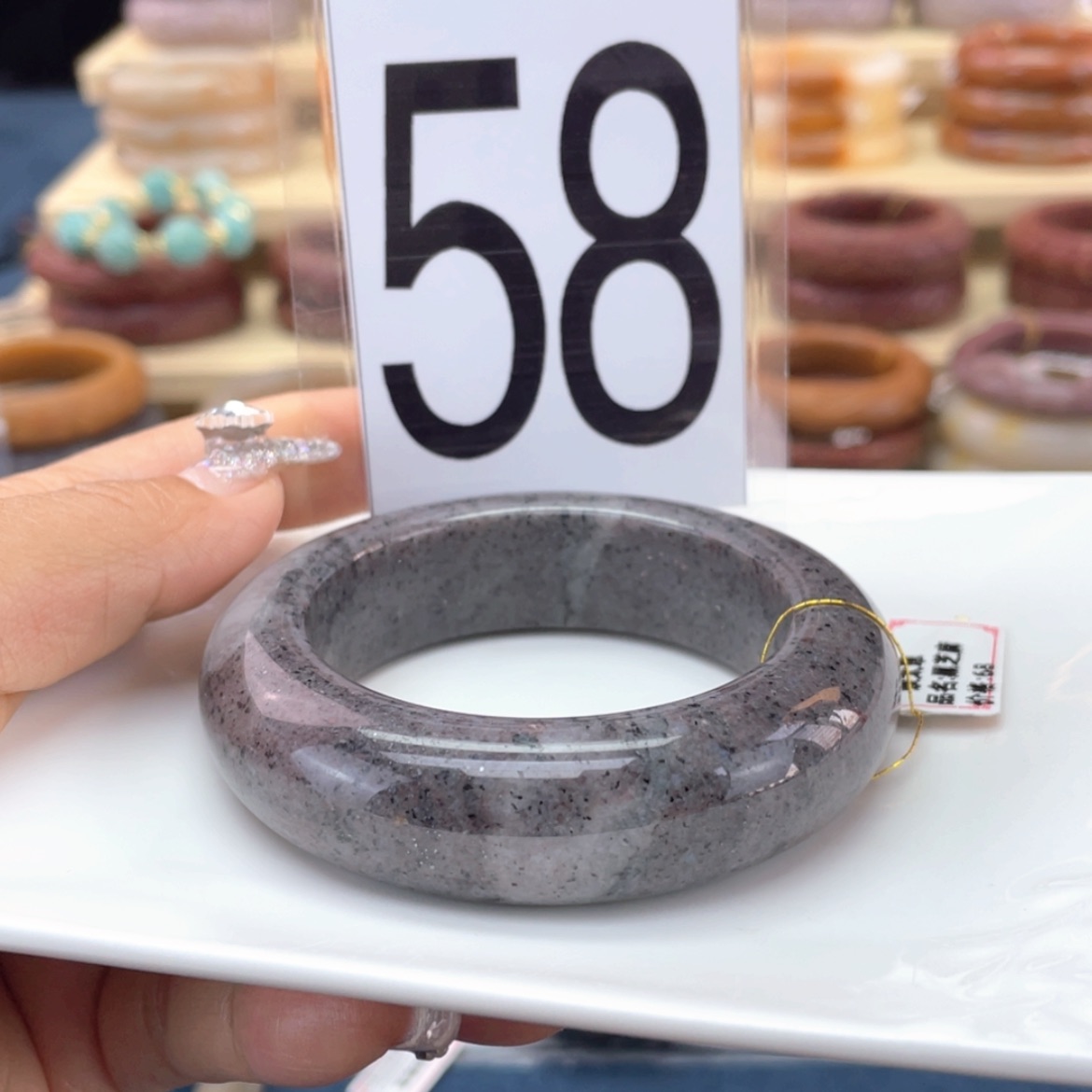 【闪购商品】石英质玉手镯未镶嵌