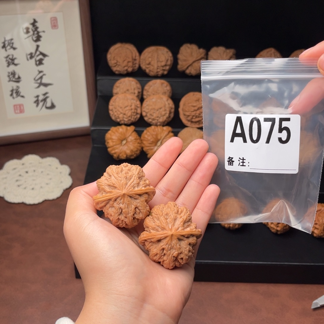 吊坠文玩核桃F*t粗筋