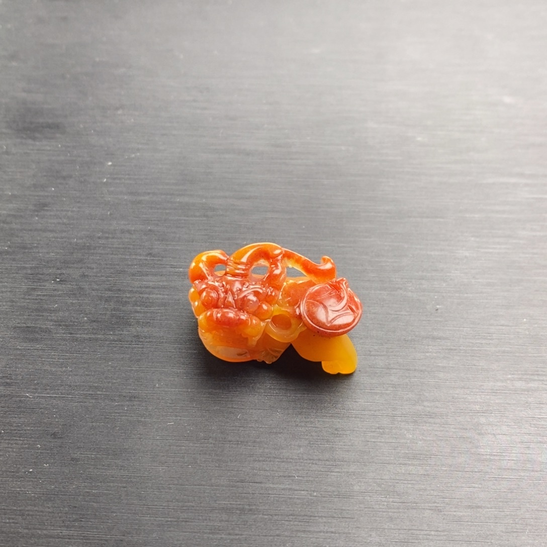 和***霜石英质玉（黄龙玉）未镶嵌颈饰