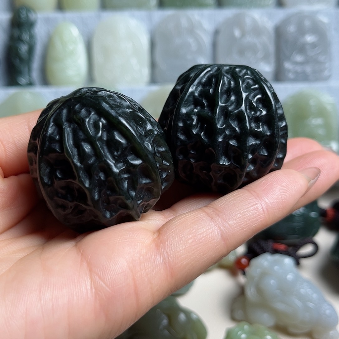 和田玉未镶嵌把件