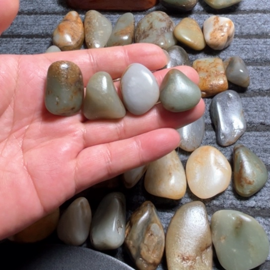 而***安和田玉未镶嵌颈饰