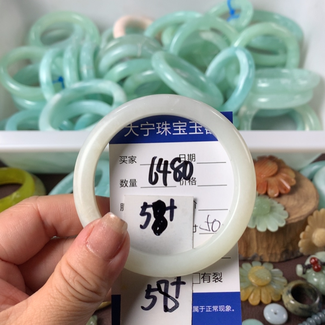 蛇纹石玉手镯未镶嵌6480