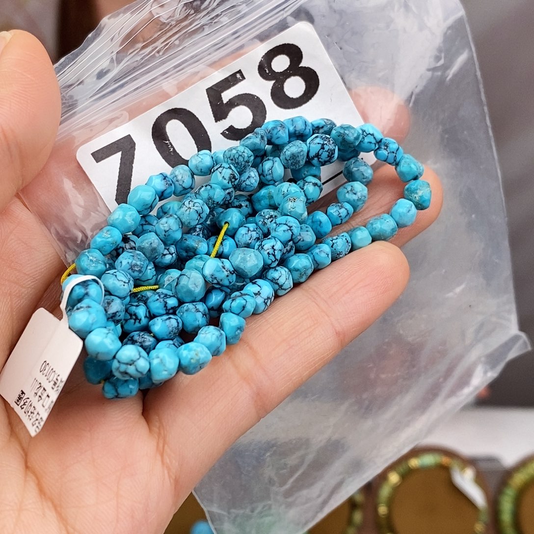 绿松石未镶嵌原矿