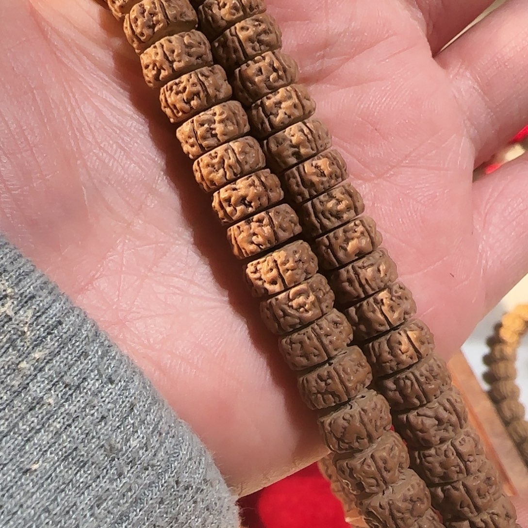 柏香籽/百香籽吊坠藏式老树王108