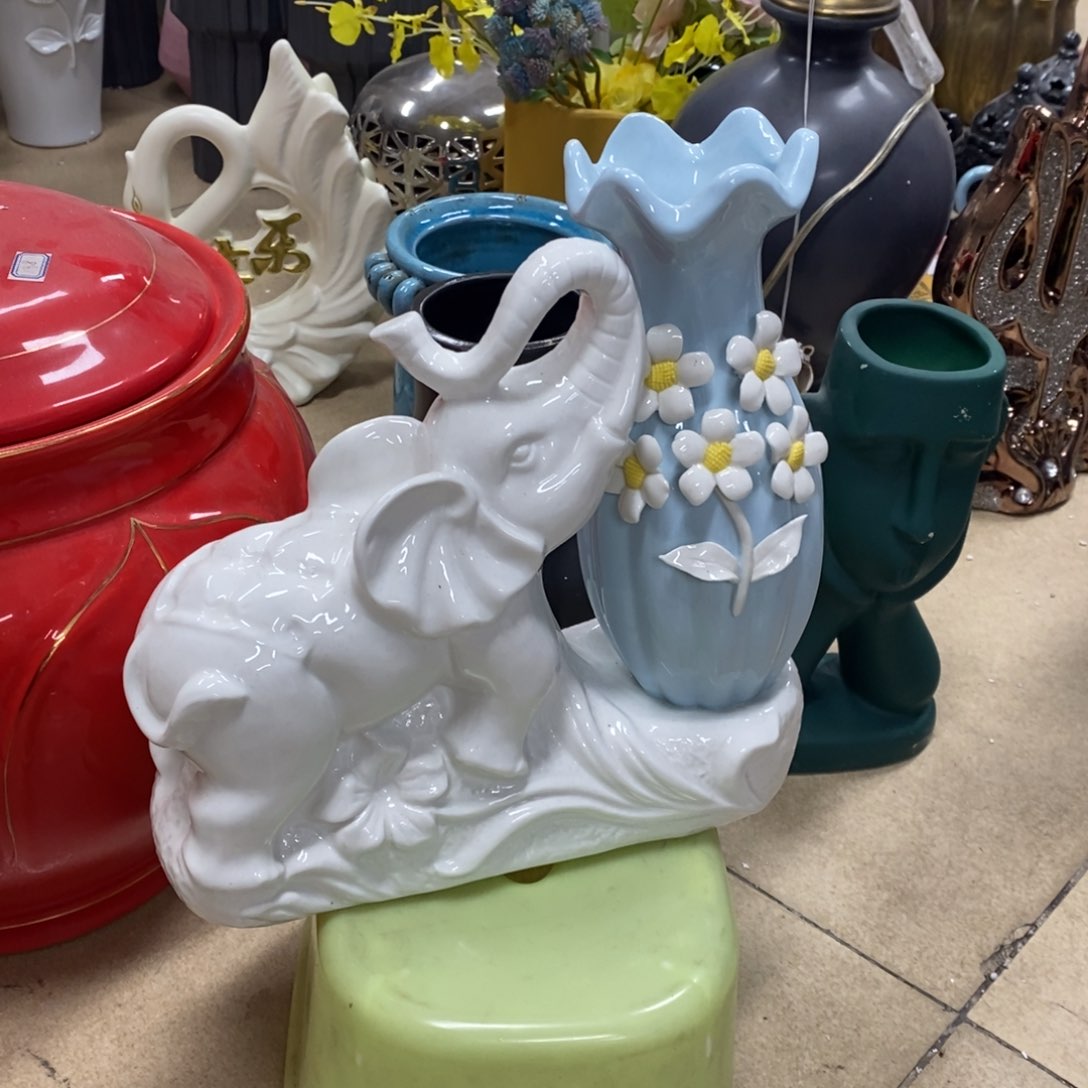 摆件陶瓷材料花瓶摆件