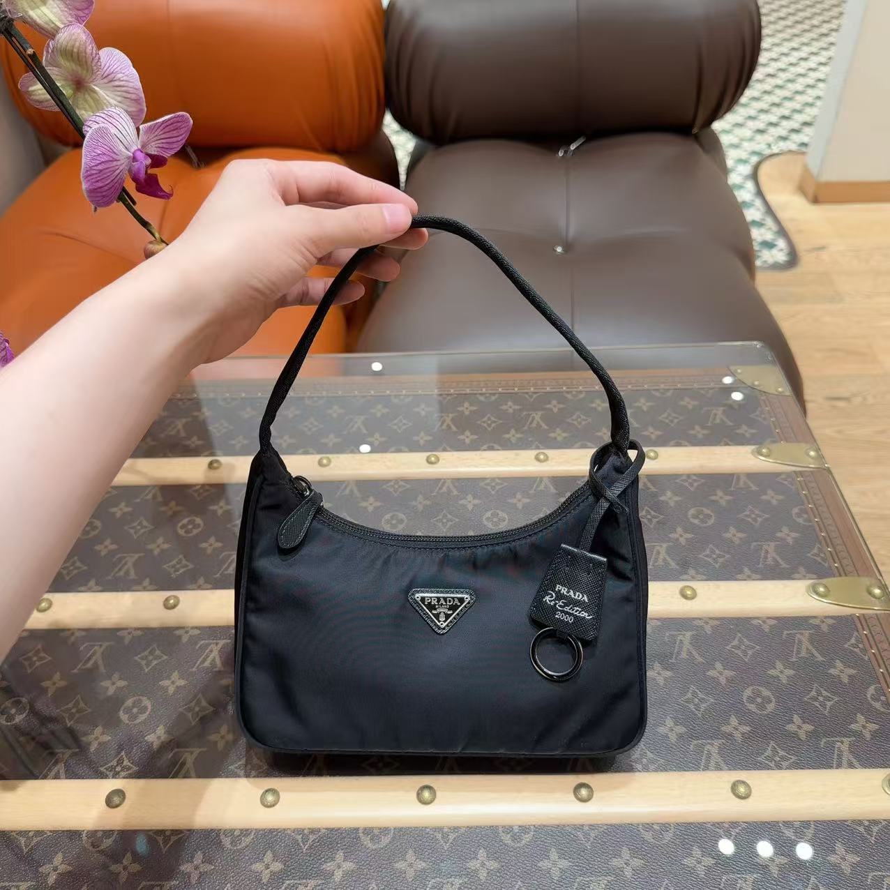 99新 Prada/普拉达  Re-Edition 2000迷你手袋 黑色hobo 单肩