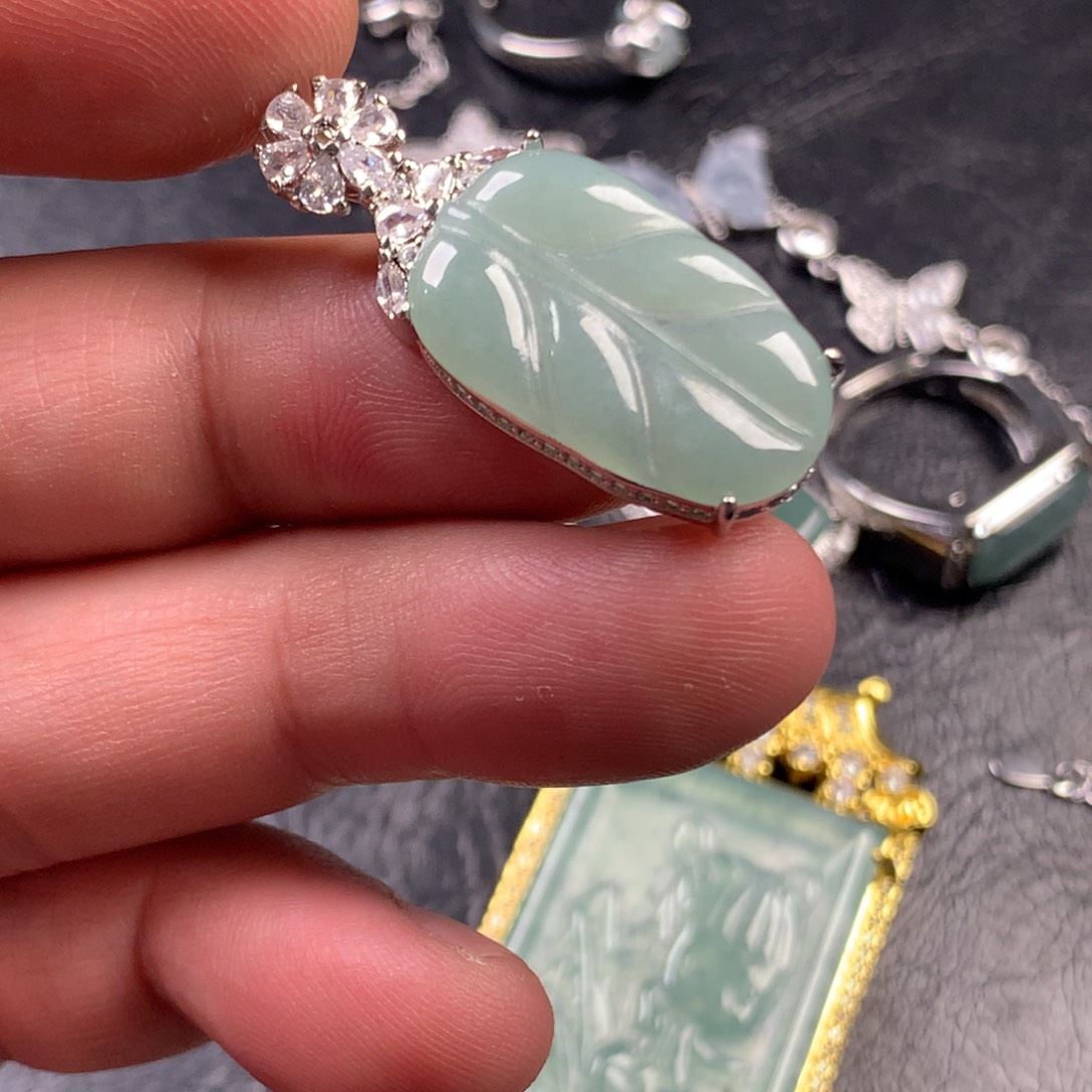 翡翠未镶嵌颈饰叶子