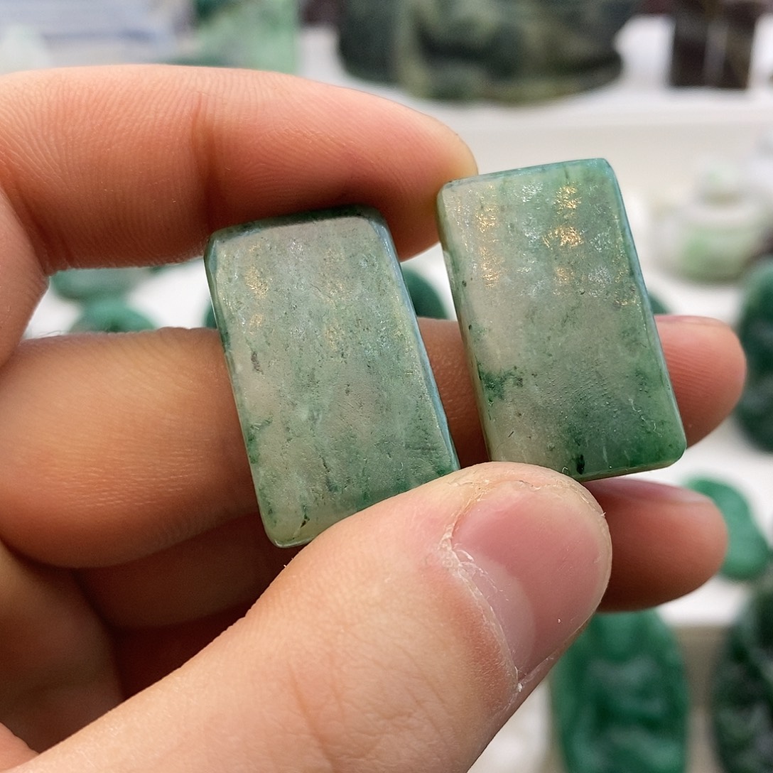 独山玉未镶嵌颈饰