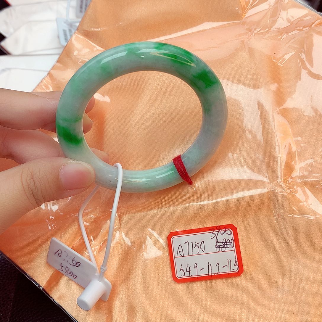翡翠未镶嵌手镯缅甸翡翠