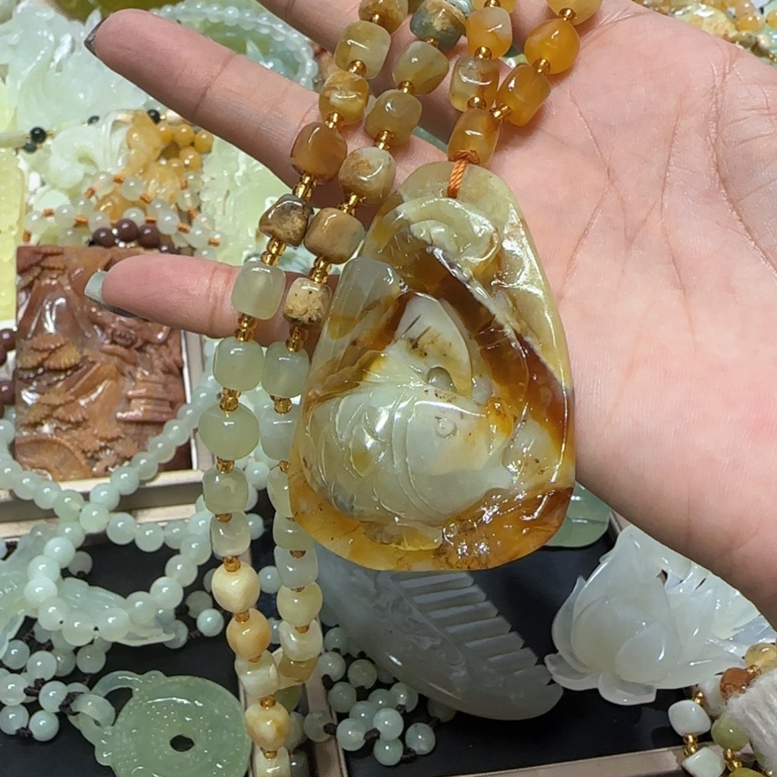 未镶嵌蛇纹石玉吊坠