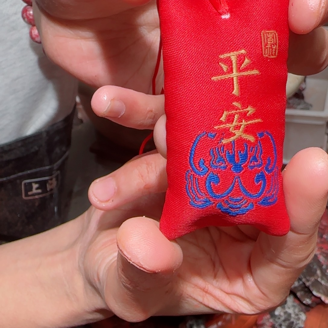 天然辰砂晶体细砂