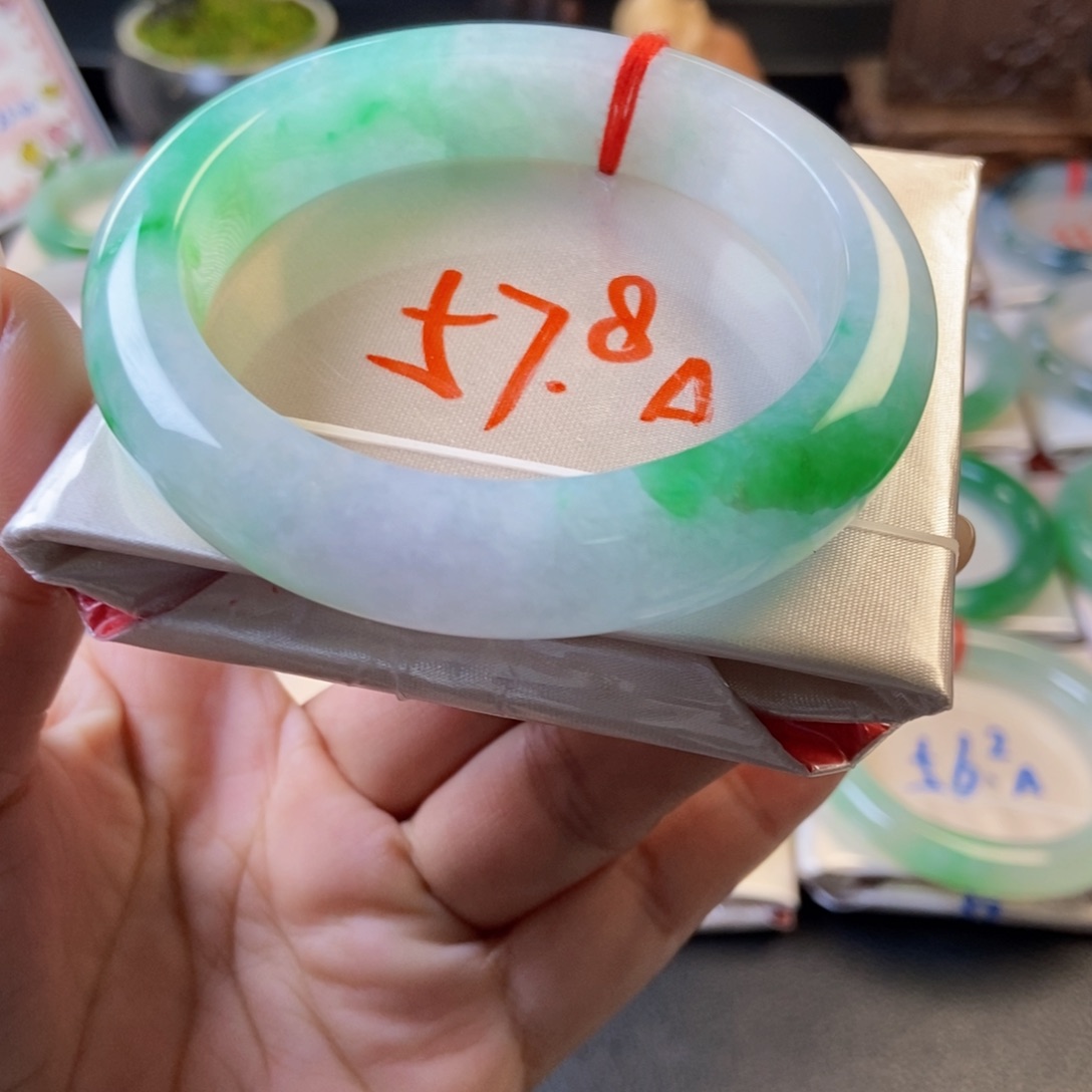 翡翠未镶嵌手镯10冰飘翠