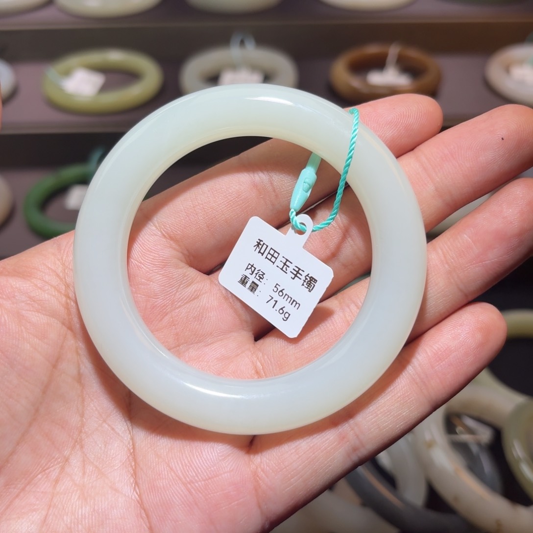和田玉手镯未镶嵌56mm