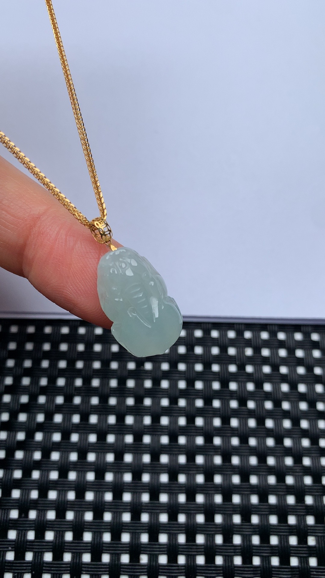 缅甸天然翡翠A货，冰种皮丘吊坠，尺寸19.2-12.2-5.9