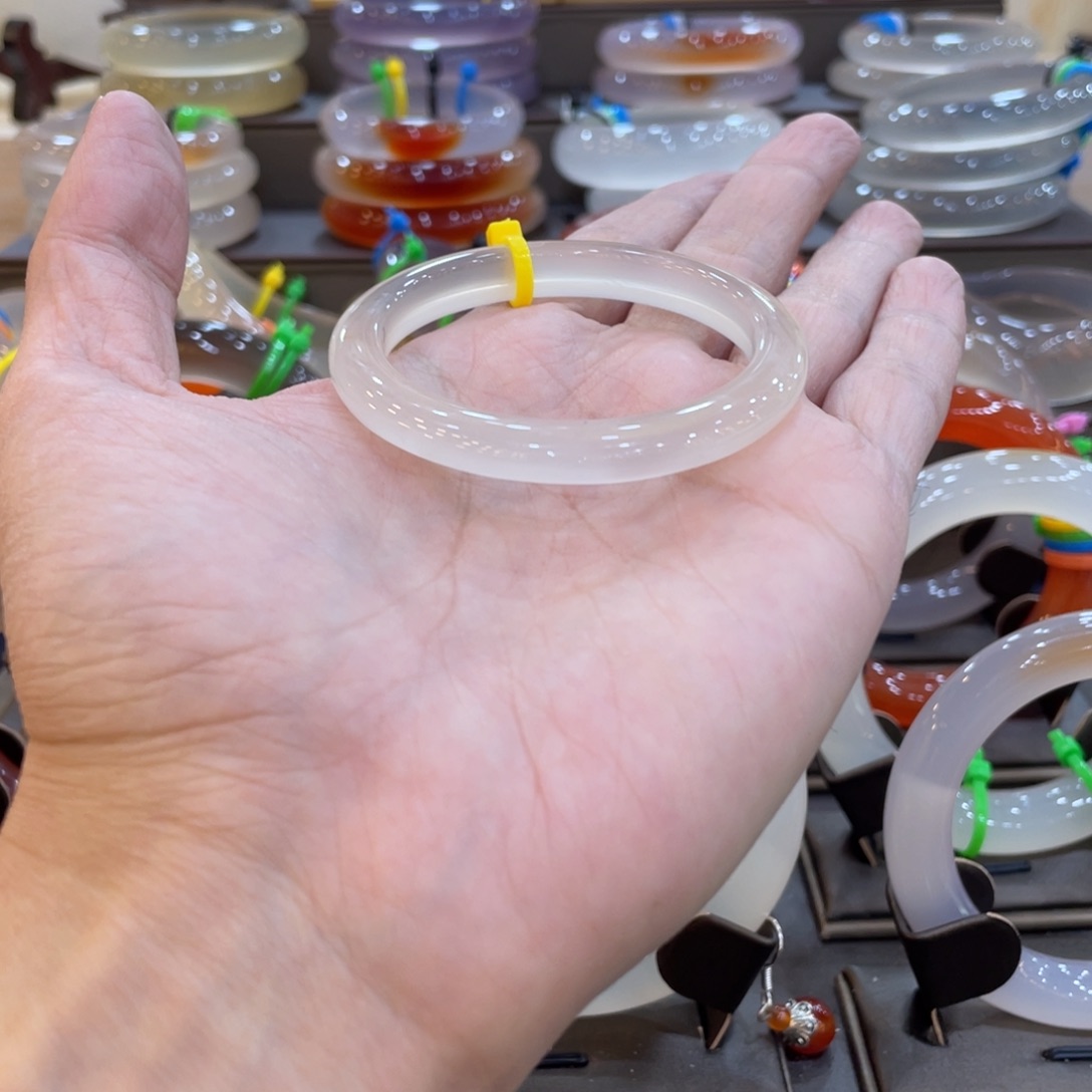 玛瑙/玉髓手镯未镶嵌