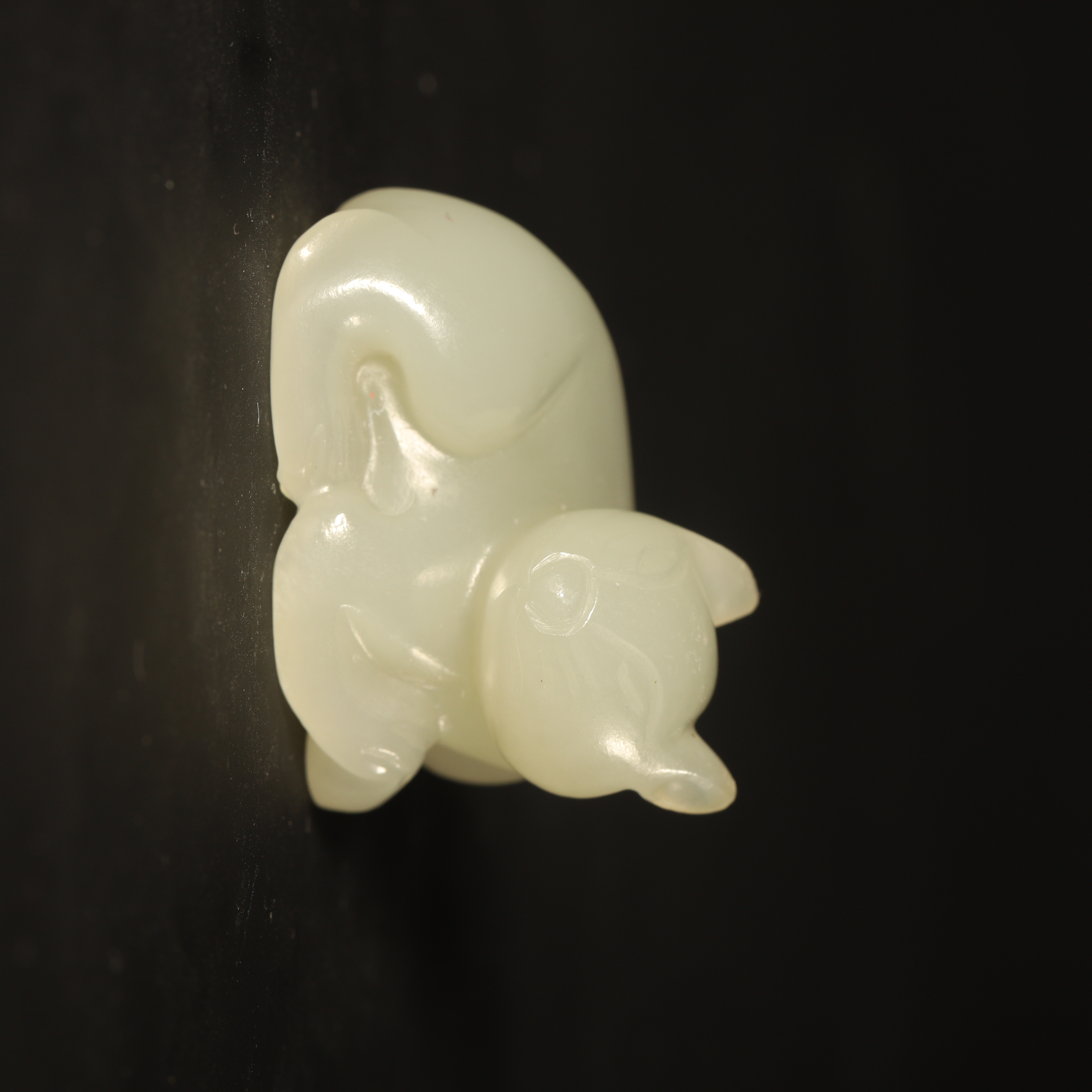 Lot22 清代和田玉獾形把件