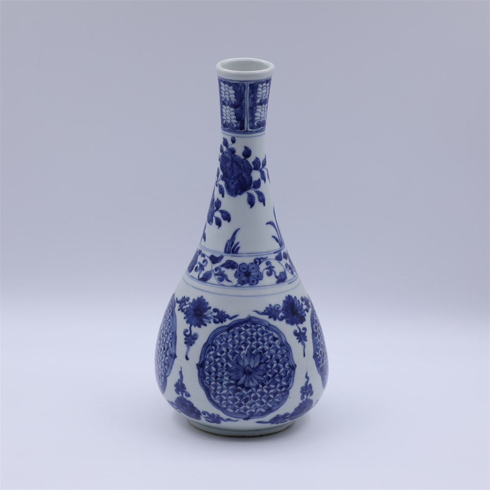 古董/古玩/瓷器/ 青花开窗花卉纹长颈瓶LOT3967/老物件