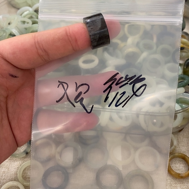 观***微蛇纹石玉未镶嵌戒指