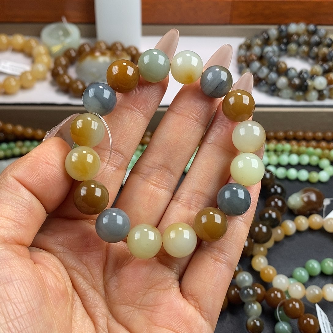 和田玉手串未镶嵌青*?