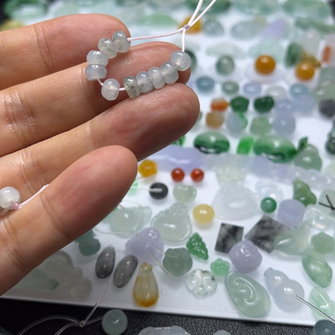 翡翠未镶嵌颈饰鼓珠