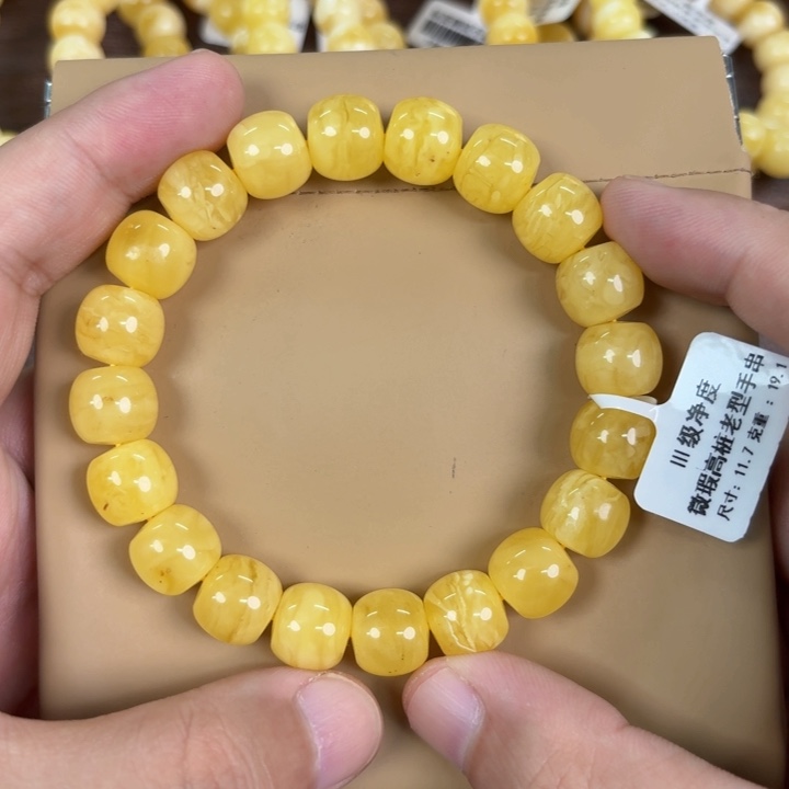 琥珀未镶嵌裸石1400000000