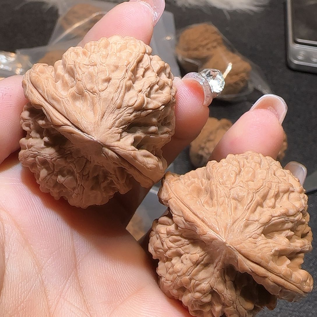 文玩核桃吊坠随*意40全品牡丹