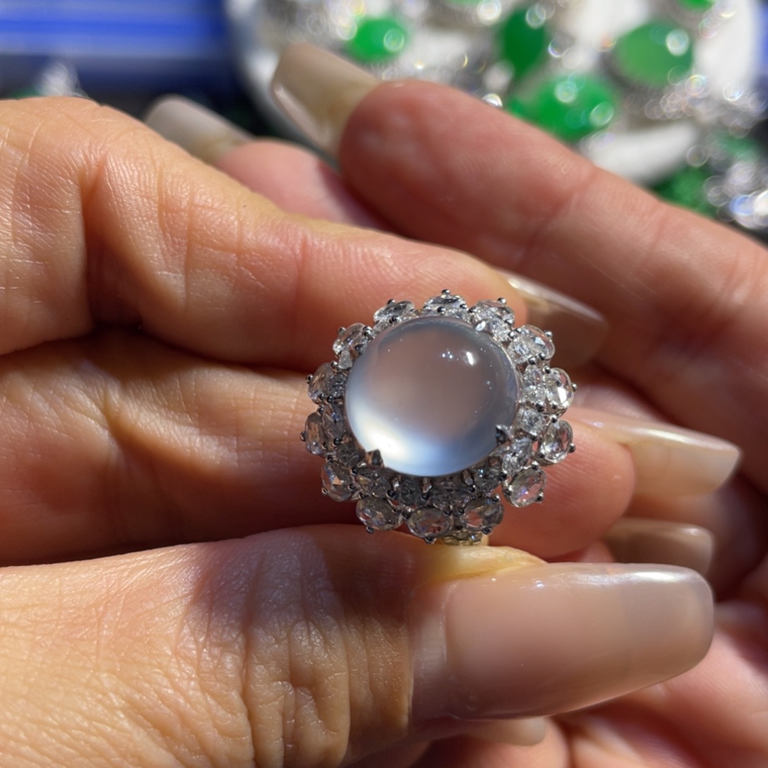 翡翠颈饰18K金镶嵌蛋面