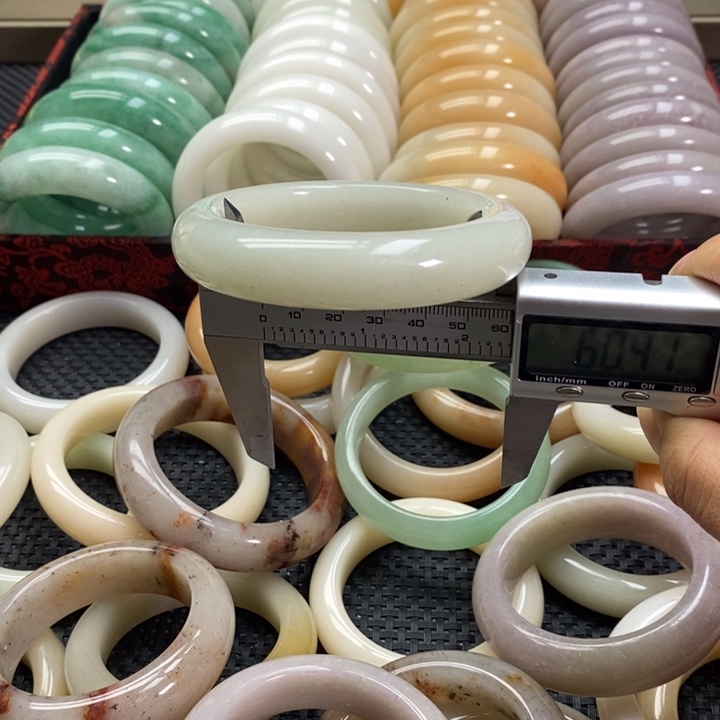 石英质玉未镶嵌手镯