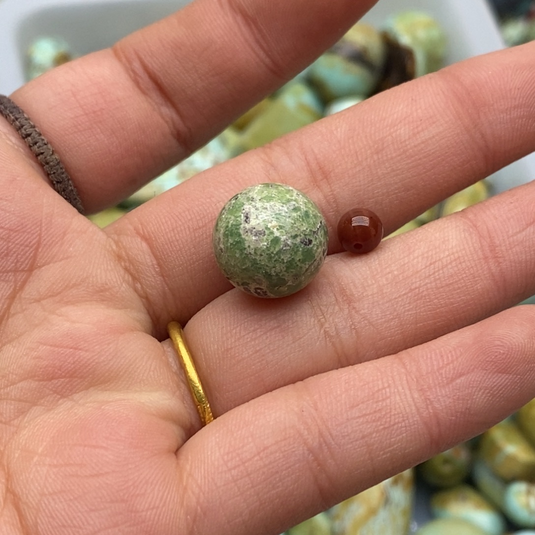 南红玛瑙未镶嵌珠宝奇石