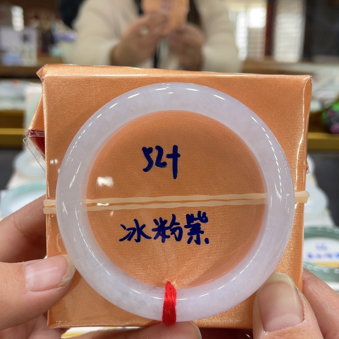 翡翠手镯未镶嵌翡翠