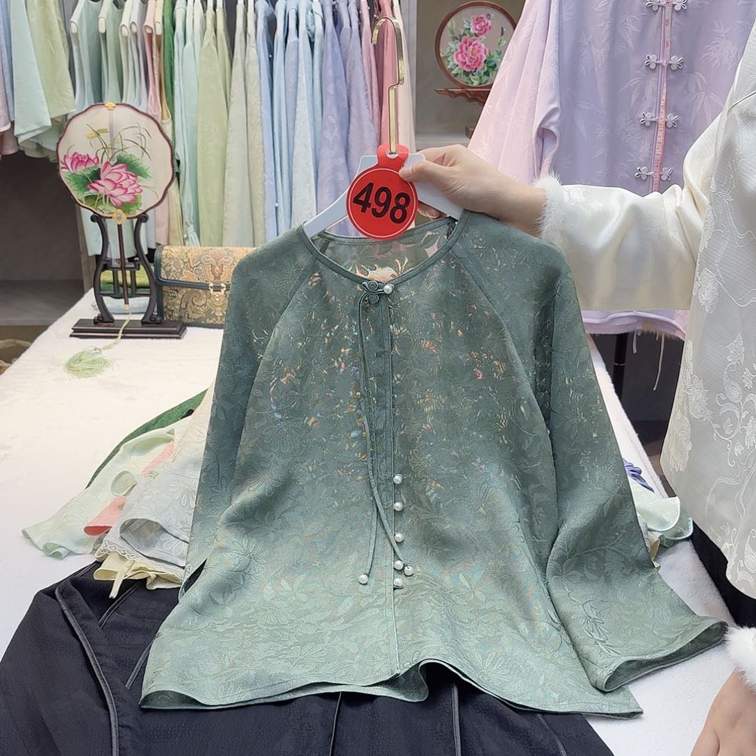 小***霆非遗传承人的精神风貌和