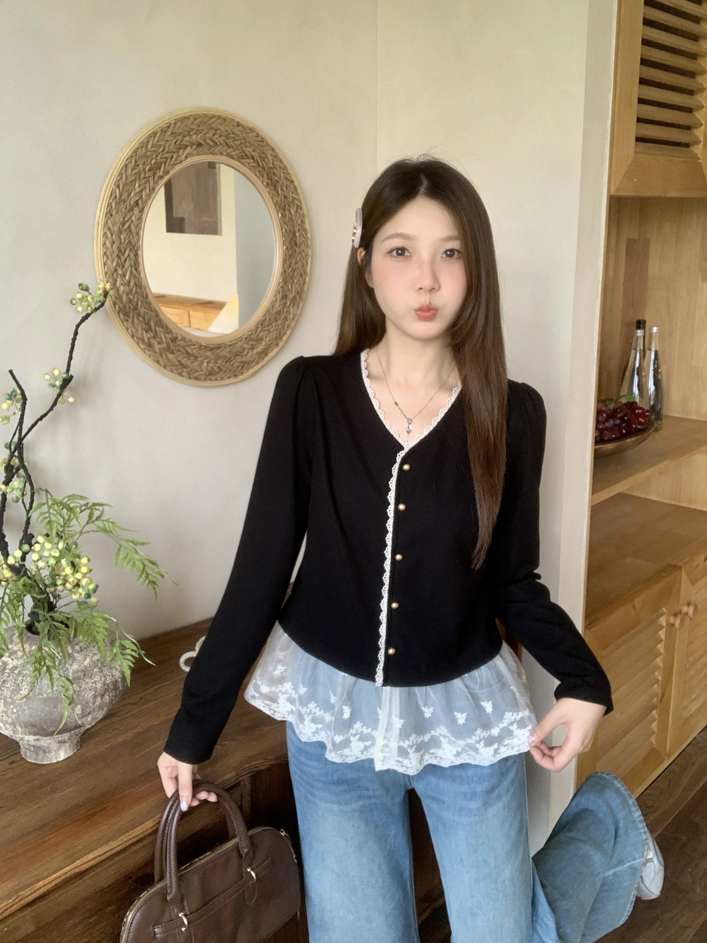 2025秋季新款胖mm大码蕾丝拼接V领长袖衬衫女高级感打底上衣