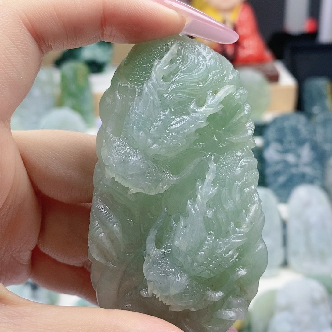 翡翠未镶嵌颈饰崩***鼠翡翠