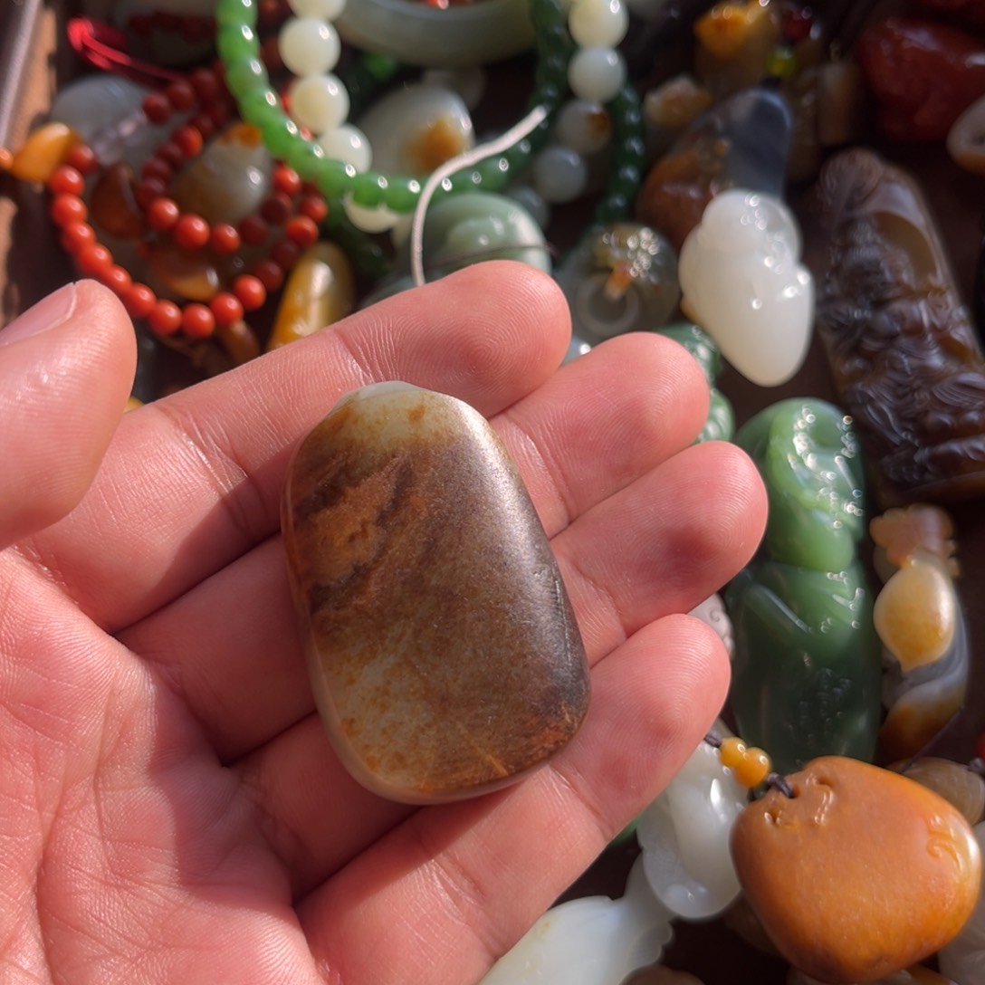 和田玉（糖玉）挂件未镶嵌格***仔