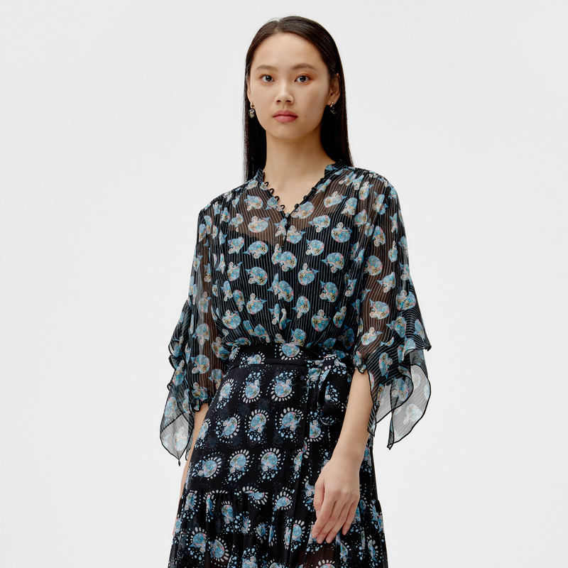 HPLY/荷比俪夏季新款女印花波点灵动荷叶边抽褶上衣HEC27610271