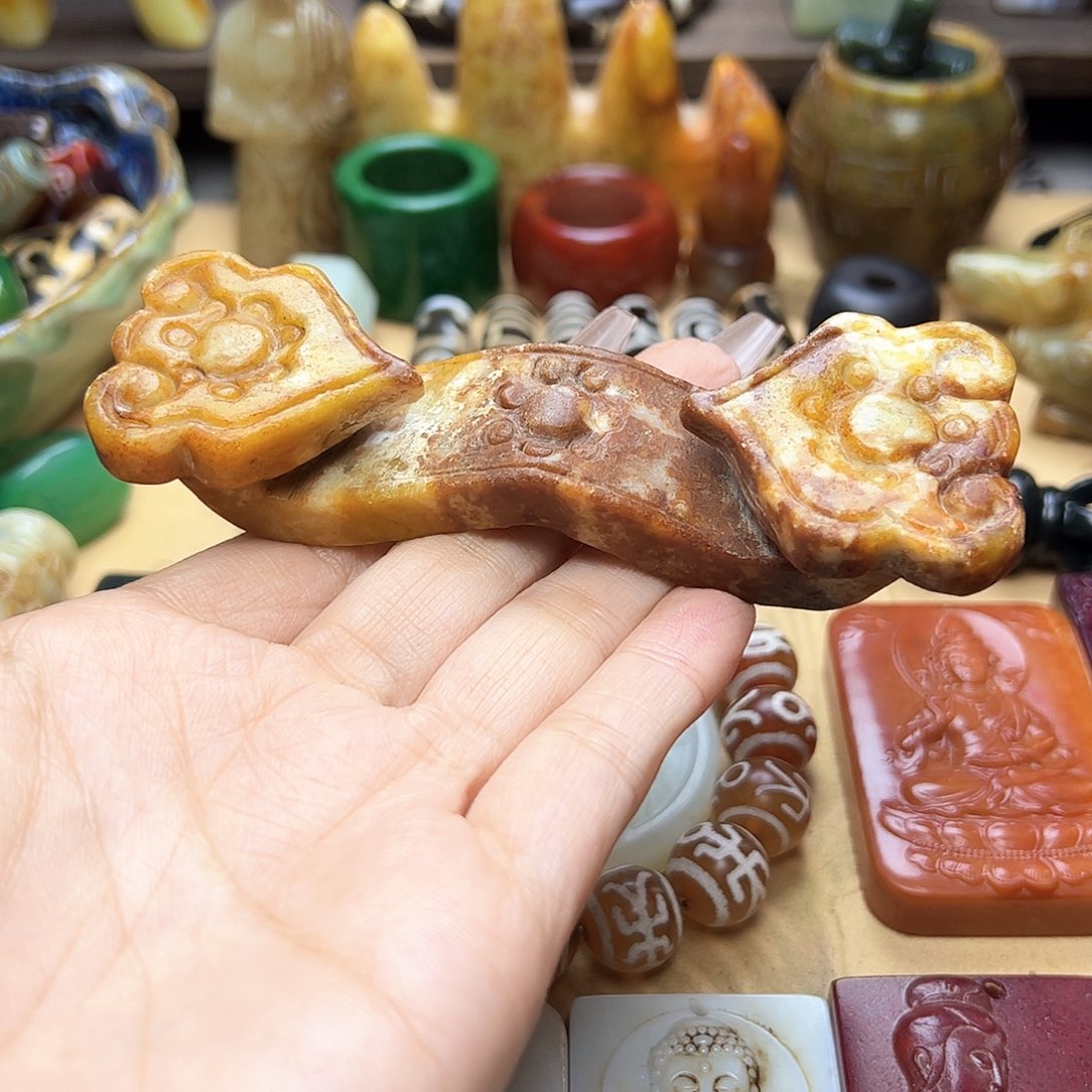 蛇纹石玉未镶嵌颈饰