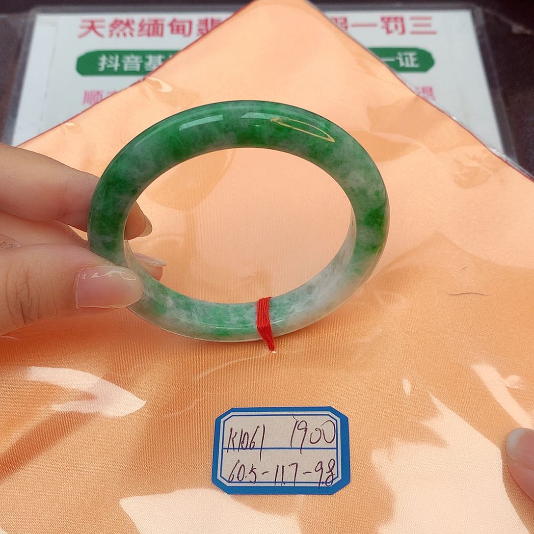 翡翠手镯未镶嵌缅甸翡翠