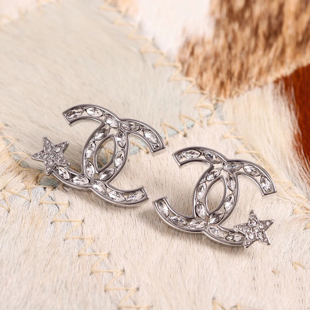 未使用 Chanel/香奈儿 五芒星满钻双 c 耳钉 AV0253