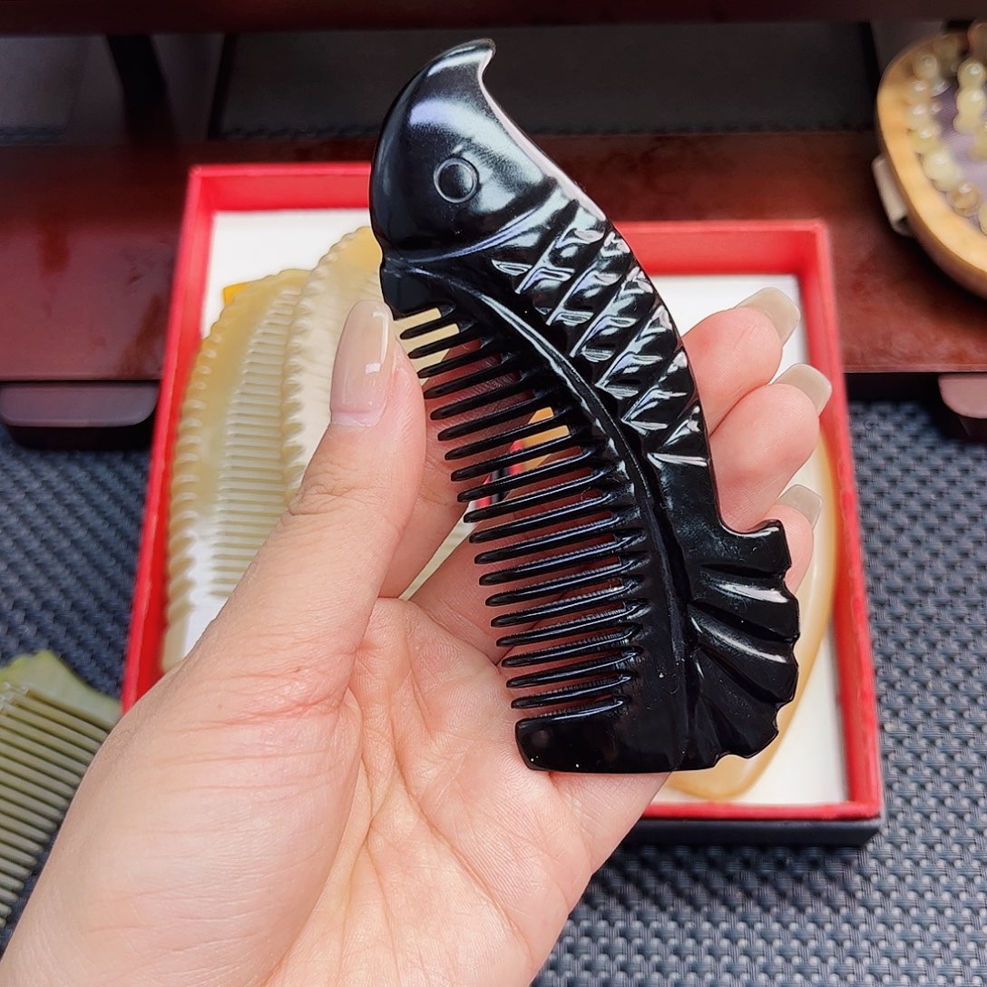 纯手工制作纯牛角梳子