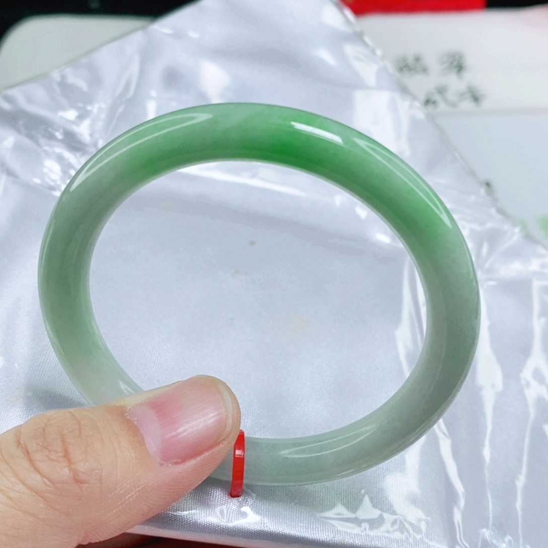 未镶嵌手镯翡翠?****?52.6圈口圆条