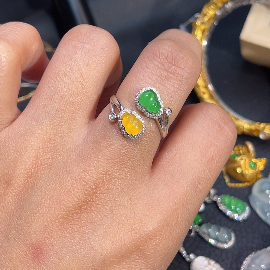 翡翠18K金镶嵌戒指葫芦